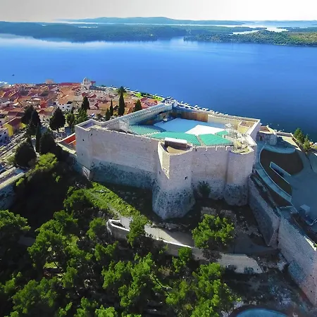 My Dalmatia - Cvita With Shared Pool *