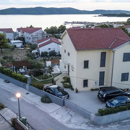 My Dalmatia - Cvita With Shared Pool * شيبينيك