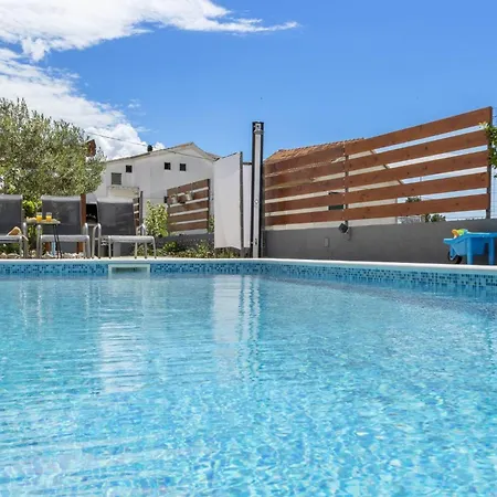My Dalmatia - Cvita With Shared Pool شقة *