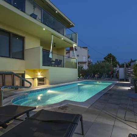My Dalmatia - Cvita With Shared Pool شقة شيبينيك