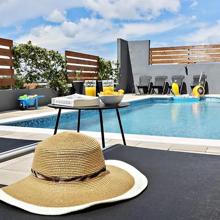 My Dalmatia - Cvita With Shared Pool *